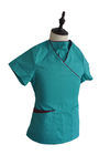 O trabalho das senhoras médico esfrega o terno/contraste que os cuidados tranquilos esfregam uniformes