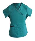 O trabalho das senhoras médico esfrega o terno/contraste que os cuidados tranquilos esfregam uniformes