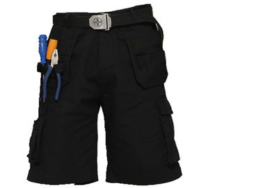 Short preto de costura triplo do trabalho da carga com os bolsos do cinturão da maneira da dobra